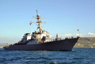美国货船在也门外海被飞弹击中！