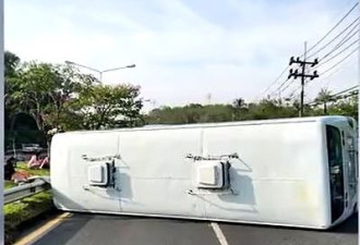 泰国载中国游客旅游巴翻侧！17人受伤包括儿童
