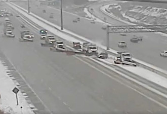 【视频】多伦多407发生重大车祸 轿车失控撞向扫雪车队