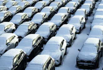 美国:大量特斯拉车被“冻死” 无法充电 挤满停车场…