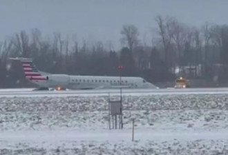 震惊：美国客机纽约大雪中降落，滑出跑道…