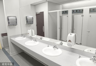 忍不了！因为这，美国中学把厕所的镜子都拆了