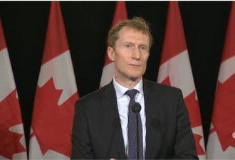加拿大移民部长宣布限制留学生！2024年狂减35%，安省减半