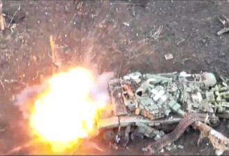 俄兵惊觉遭乌无人机锁定拔腿狂奔 十秒内被追上爆炸