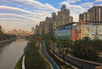 巨头告别上海，苏州河畔网红壁画拆了，货架全空