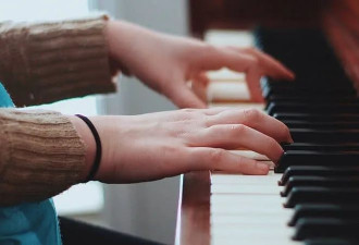 日本64岁钢琴女教师遭割喉！学生目击