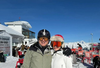 越来越有夫妻相！前TVB宫女与年长富豪老公带子女出国滑雪度假