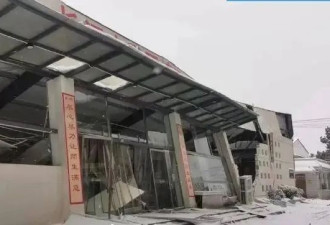 有人员伤亡!多个菜场棚被雪压垮!一大学食堂坍塌