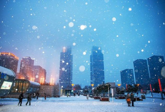 多图：中国雨雪冰冻天气持续 旅客滞留