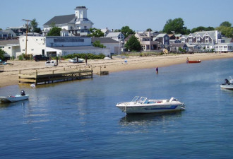 这个海滨小镇 为何被称作“最幸福的退休之地”