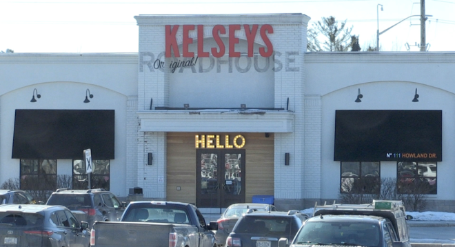 Kelsey's restaurant in Huntsville, Ont. (CTV News/Steve Mansbridge)