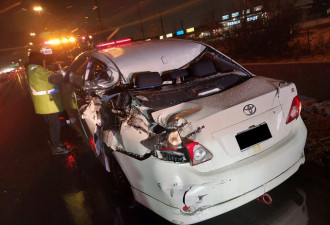 丰田车被撞成这样还上401高速 司机被控