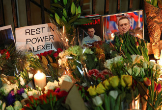 纳瓦尼骤逝，俄罗斯逾百人上街哀悼被逮捕！人民怒呛：国家耻辱