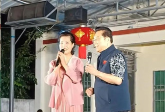 李双江夫妇农村演出，58岁梦鸽打扮粉嫩