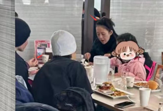 章子怡离婚后携儿女日本滑雪，素颜疲惫