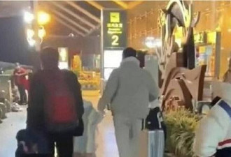 一家五口游云南拒买5万元手镯遭赶落车