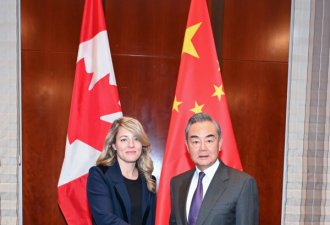 中国外长王毅应约会见加拿大外长乔利