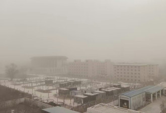 新疆特强沙尘暴，赤橙色天空犹如异世界