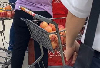 自私！香港大妈超市拆开200多个苹果包装挑选！后续更衰惹公愤