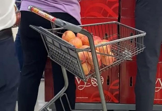 自私！香港大妈超市拆开200多个苹果包装挑选！后续更衰惹公愤