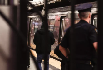 攻击、抢劫频传 纽约地铁犯罪率增20%