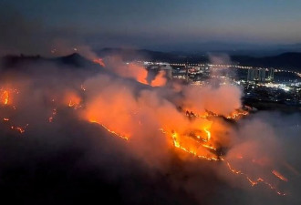 贵州绵延百公里山火，近万人次救援