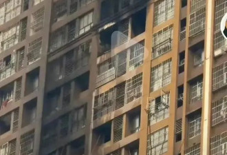南京失火小区居民回家寻贵重物，曝出楼内照片