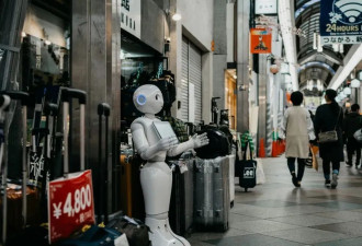 AI还远远未具备人性：人会抖腿，机器人不会