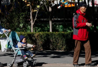 中国或将延迟退休 男女退休年龄均调至65岁