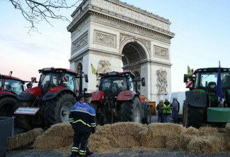 法国农民抗议再度发威 巴黎凯旋门遭封堵