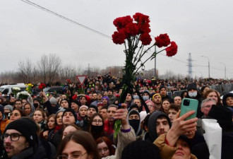 纳瓦尼莫斯科葬礼 民众喊“没有普京的俄罗斯”