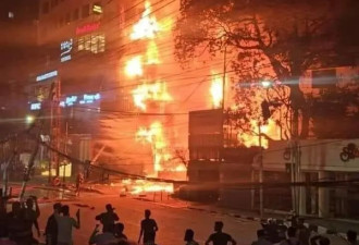 孟加拉国达卡市中心餐馆火灾已致44死75伤