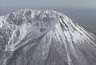 日本北阿尔卑斯山风吹岳雪崩，10人被困