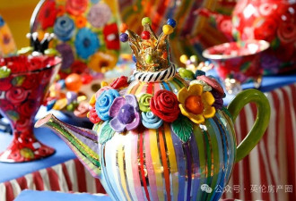 英国夫妇花40年时间将房子改造成这样