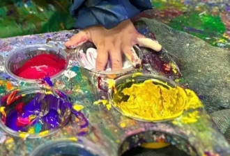 周杰伦昆凌2岁女儿画画惹争议，评论区翻车
