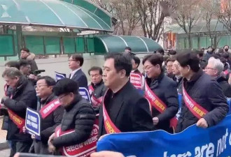 最后通牒不管用？韩国2万医生“硬碰硬”上街抗议