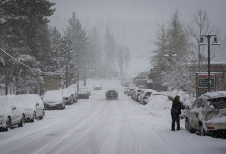 加州内华达山脉暴风雪 州际公路封路 国家公园关闭