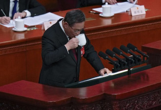 修改组织法、取消记者会，中国总理地位尴尬