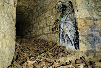 巴黎19岁少女作死私入地下墓穴探险，险些一去不返