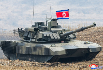 金正恩亲驾坦克英姿曝！北韩公开“最强兵器”