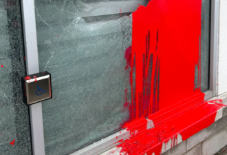 士嘉堡金钟城华人店被砸+泼红漆：刚开业三天！亚裔嫌疑人曝光！