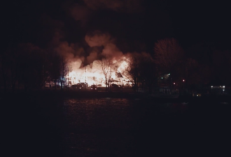 多伦多湖心岛80多年建筑大火