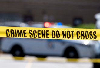 纽约街头爆抢劫案 警察射杀“逃犯” 结果惨了…
