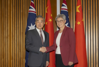 外交部长王毅去了趟澳洲，事情在起变化!