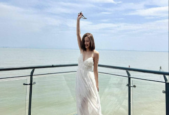 香港女星朱智贤瘦到见骨，穿吊带裙疑真空上阵，出轨人夫事业尽毁