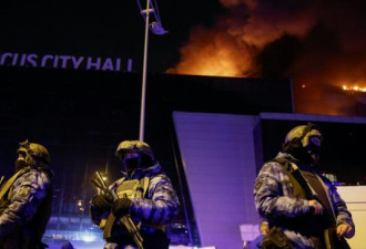 视频集：莫斯科恐袭 枪手大摇大摆 见人就扫射