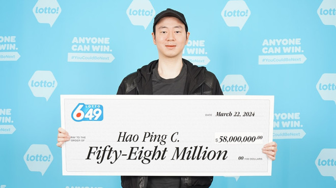 Lotto 6/49 Gold Ball jackpot winner Hao Ping Chung, of Richmond, poses with his cheque. (B.C. Lottery Corporation) 