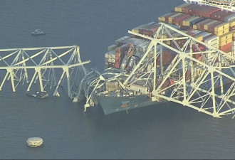诡异45秒！货轮撞巴尔的摩大桥前“冒烟2度停电”