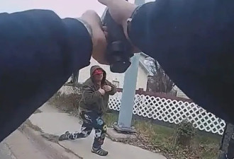 执法视频：嫌犯去掏BB枪 瞬间被两警乱枪击毙