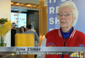 暖哭！91岁奶奶麦当劳工作19年 同事准备大惊喜